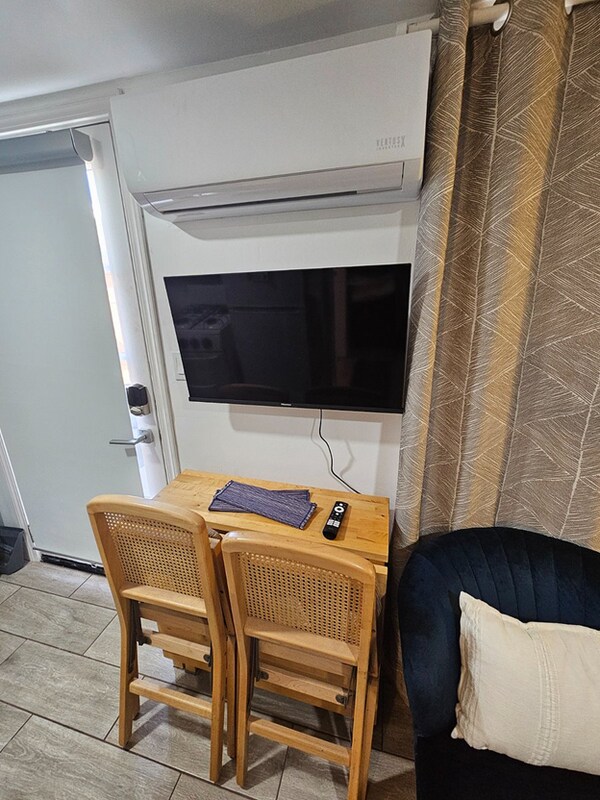 Building Photo - 6339 Jeff St