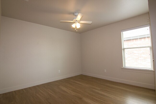 Building Photo - 3 bed 2 bath Duplex - Lubbock Cooper ISD