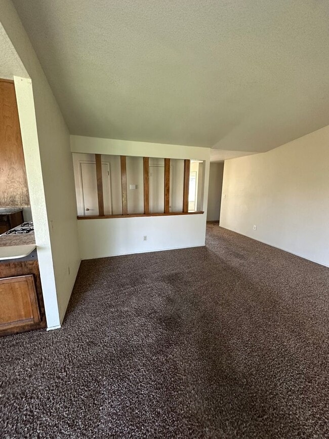 Building Photo - 3 bedroom 2 bath home for rent