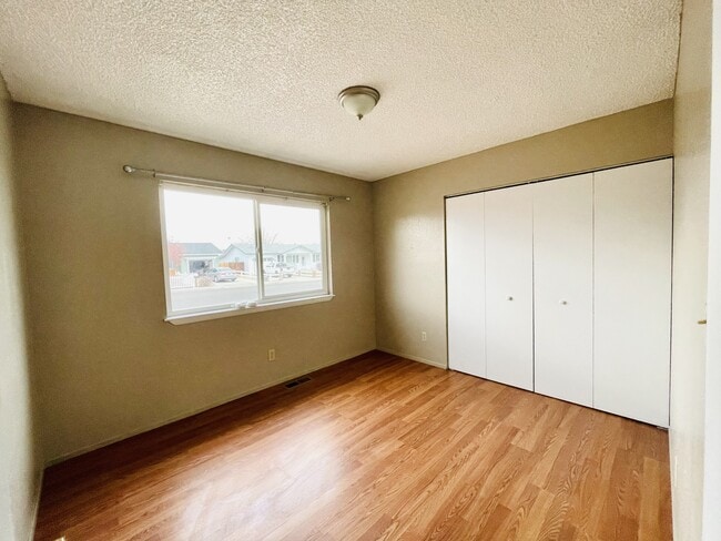 Building Photo - 1041 Warwick Ave