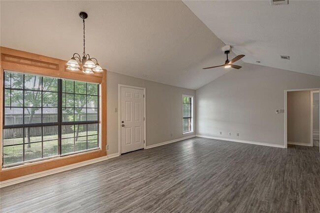 Building Photo - 610 Normal Park Dr
