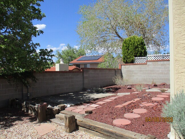 Building Photo - 10409 Camino Del Oso NE