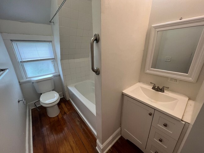 Building Photo - 3 BR House available in June