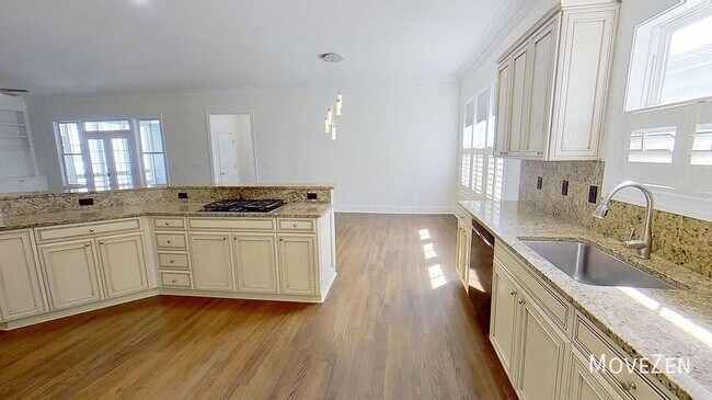 Building Photo - 17011 Hedgerow Park Rd