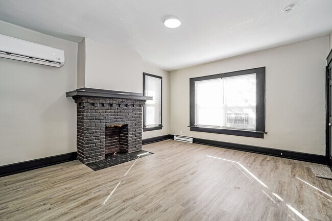 Building Photo - 98-100 N Hague Ave