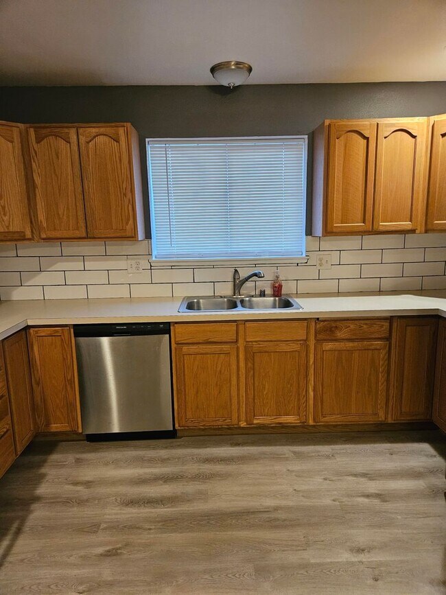 Building Photo - 1017 Lincoln St