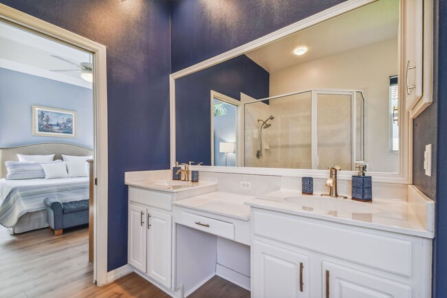 Building Photo - 3 Bed, 2 Bath Single Family Home in Sarasota