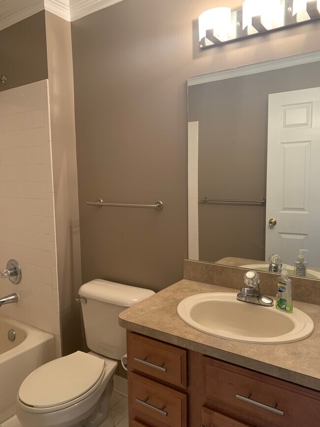 Second full bathroom with tub and shower - 51870 Adler Park Dr E