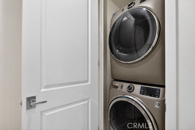 Building Photo - 985 Doheny Way