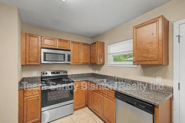 Building Photo - 560 N 72nd Ave