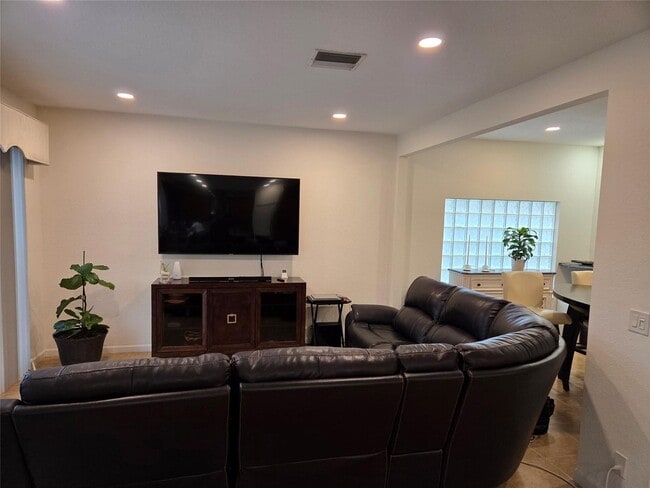 Building Photo - 383 Berenger Walk