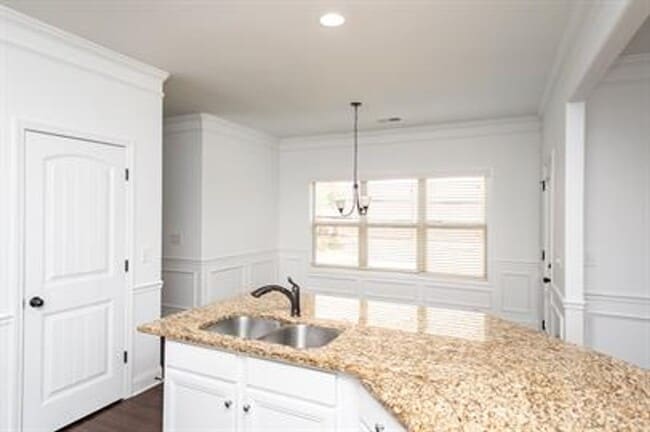 Building Photo - Stunning 4/3 Available Now!