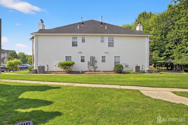 Building Photo - 230 Vasser Dr