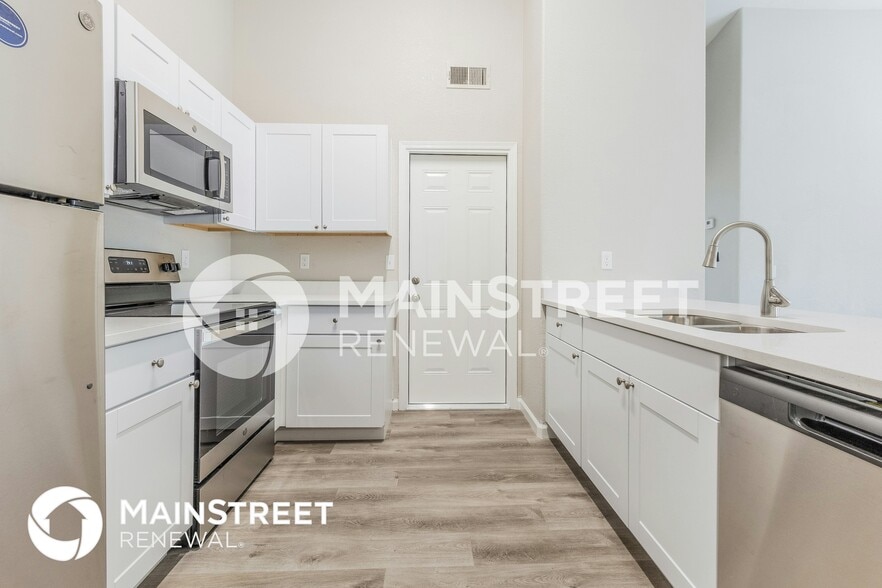 Building Photo - 9008 W Yale St