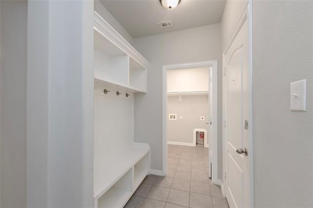 Building Photo - 2040 Barx Dr