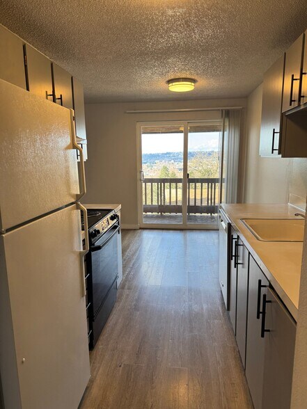 Building Photo - 308 Summit Ave N