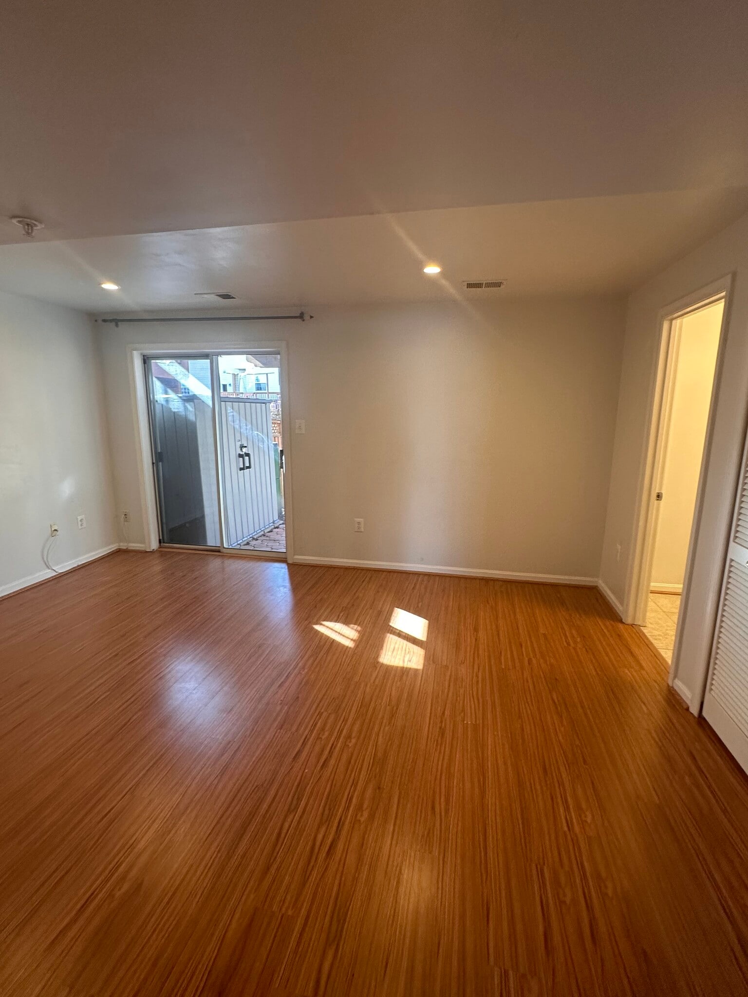 Building Photo - 5830 Shady Oak Ln