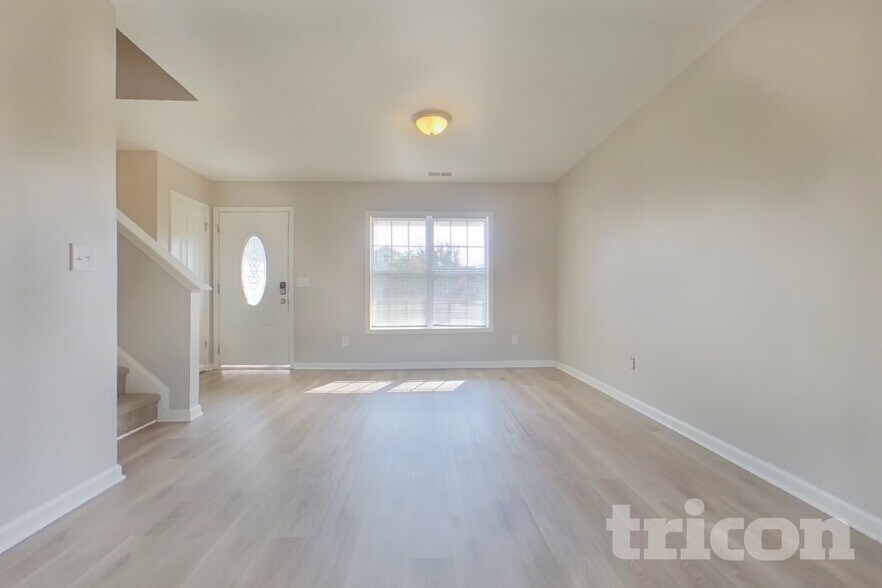 Building Photo - 403 Parkstone Ct