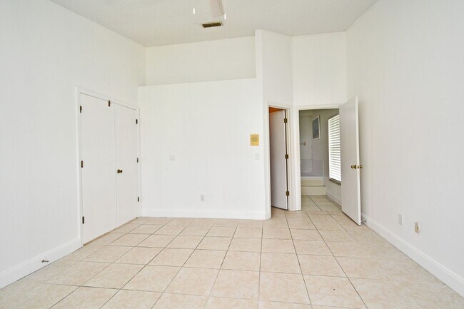 Building Photo - 1,850 Sq Ft 3-Bed, 2-Bath Orlando Home – L...