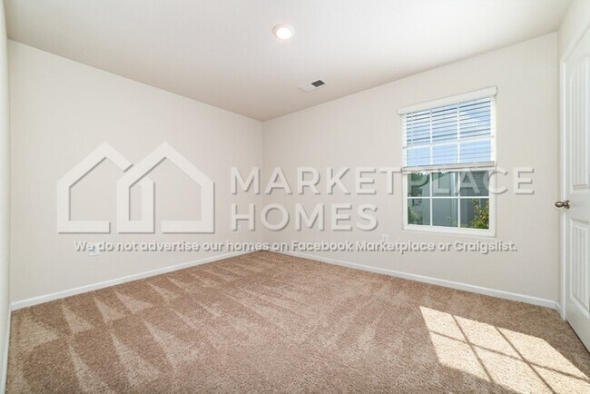 Building Photo - 3051 Cres Lk Ln