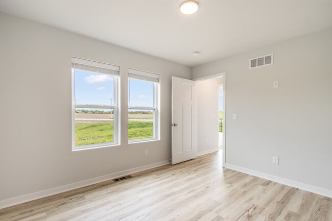 Building Photo - W219N16241 Primrose Ct