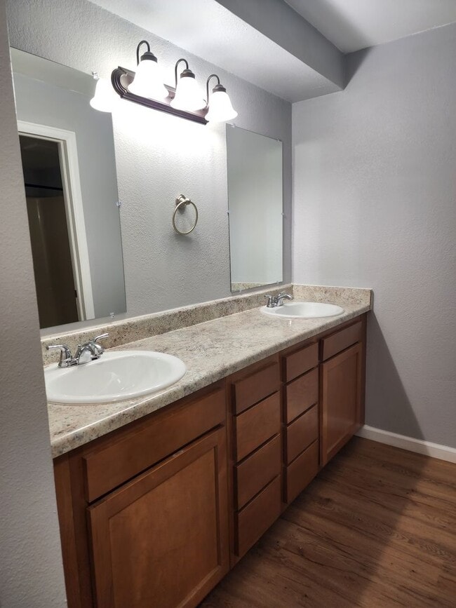 Building Photo - Myers Court