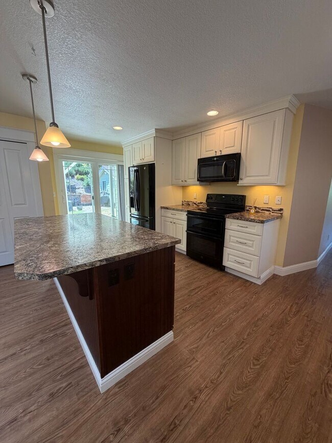 Building Photo - 3521 Harrison Dr