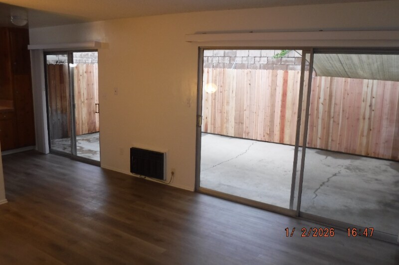 Building Photo - 633 N Fig St