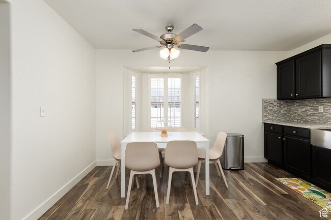 Building Photo - Springville Townhome