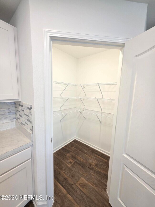 Building Photo - 2885 Oak Stream Dr