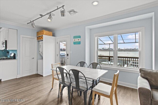 Building Photo - 106 Makin Ave