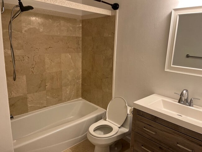 Building Photo - Three Bedroom 2 Bath Home in Bethalto with...