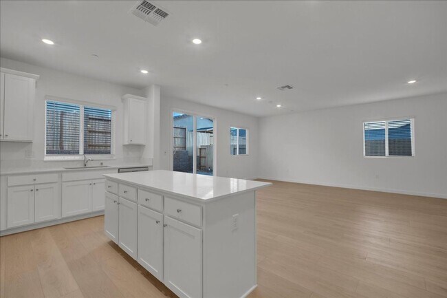 Building Photo - 12658 Rosefinch Wy
