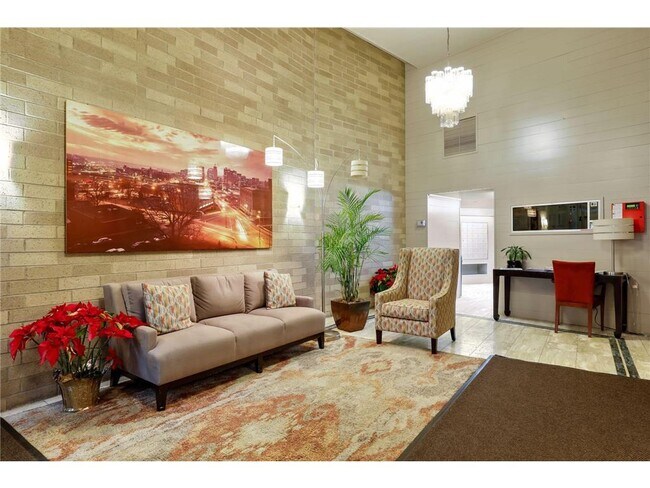 Building Photo - 66 9th St E