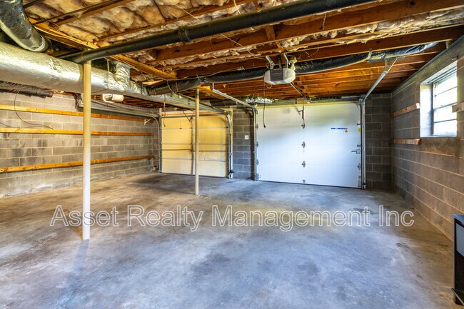 Building Photo - 6633 Wachese Ln