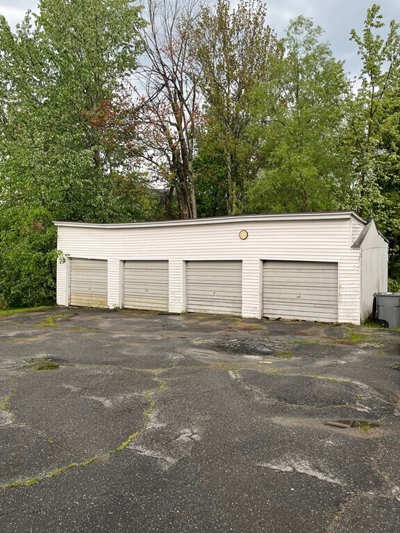 Building Photo - 336 Parker St