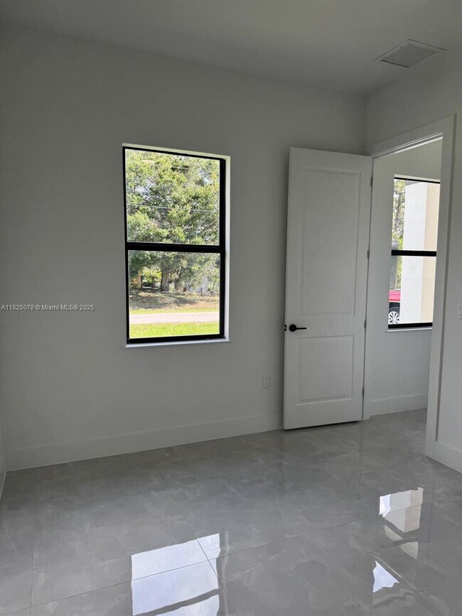 Building Photo - 2807 Leeland Heights Blvd