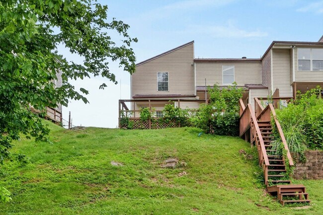 Building Photo - 921 Kingsbury Dr