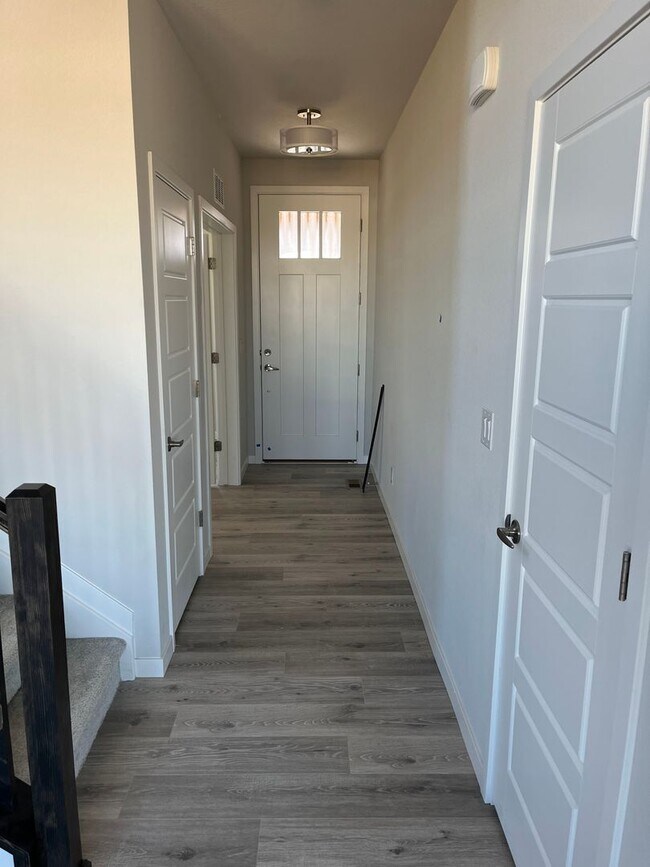 Building Photo - Beautiful Modern 4 Bedroom Home in Superior