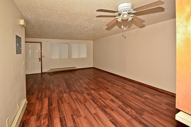 Building Photo - 2 bedroom 1.5 bath with a carport & backyard