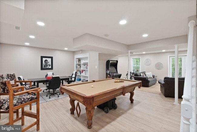 Building Photo - 10303 Bear Creek Dr