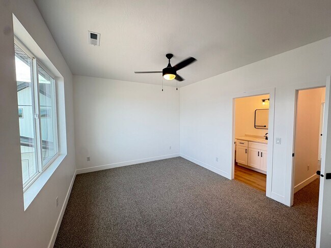 Building Photo - 2925 W 2925 N Cir