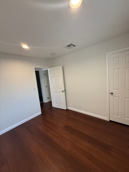 Building Photo - 410 N Glenwood Plz