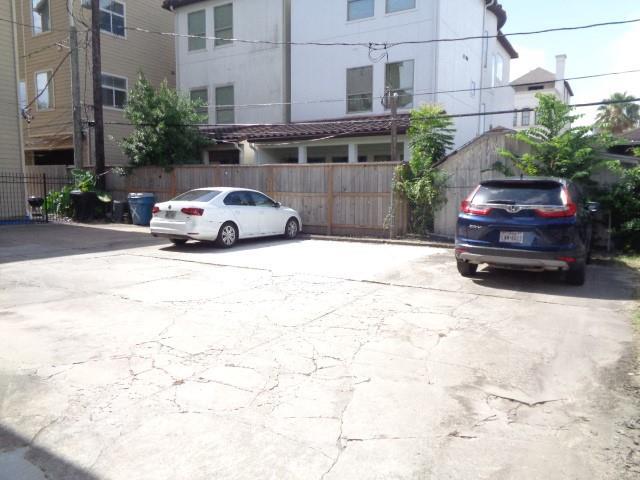 Building Photo - 401 W Clay St