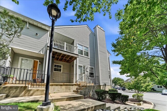 Building Photo - 347 Huntington Ct