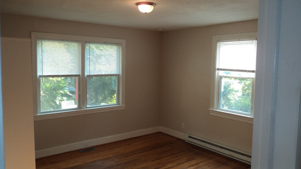 Building Photo - 1500 Meads Rd