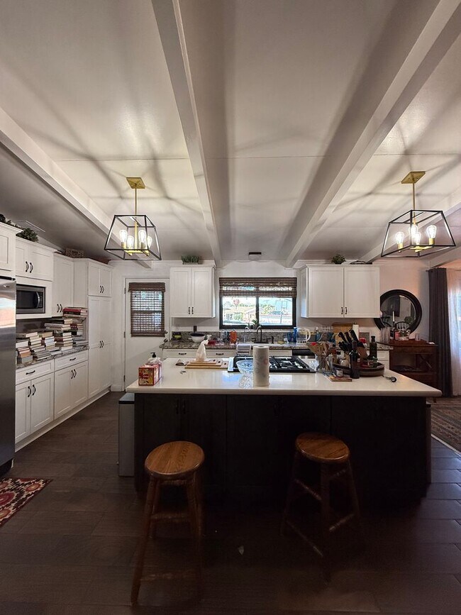 Building Photo - Stunning Fully Furnished 3 Bed-3 Bath Home with Den - Over 2300 Sq Ft.