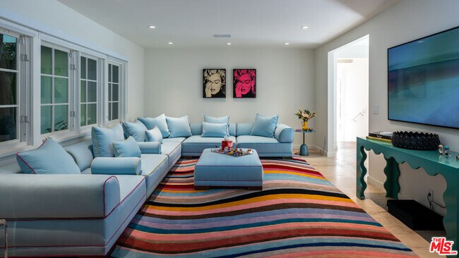 Building Photo - 661 Doheny Rd