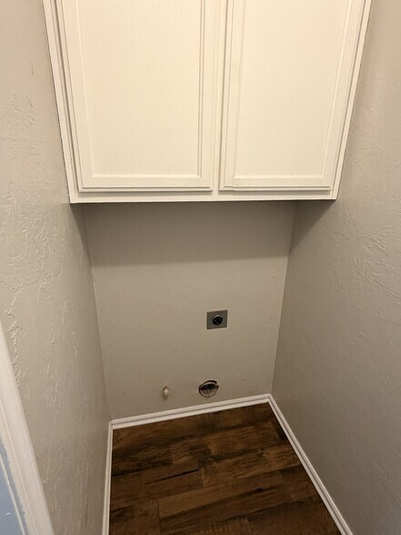 Building Photo - 1929 Lariat Cir