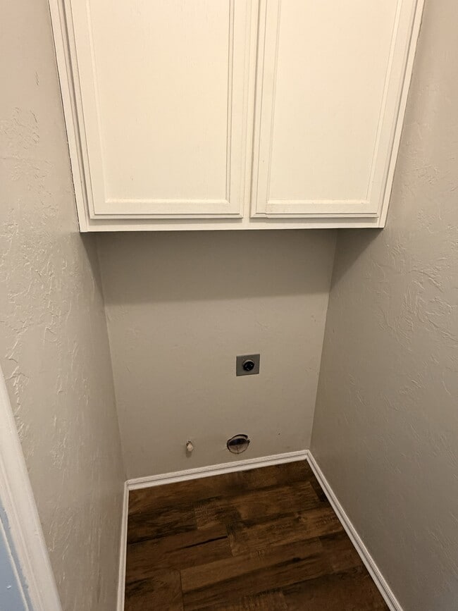 Building Photo - 1929 Lariat Cir